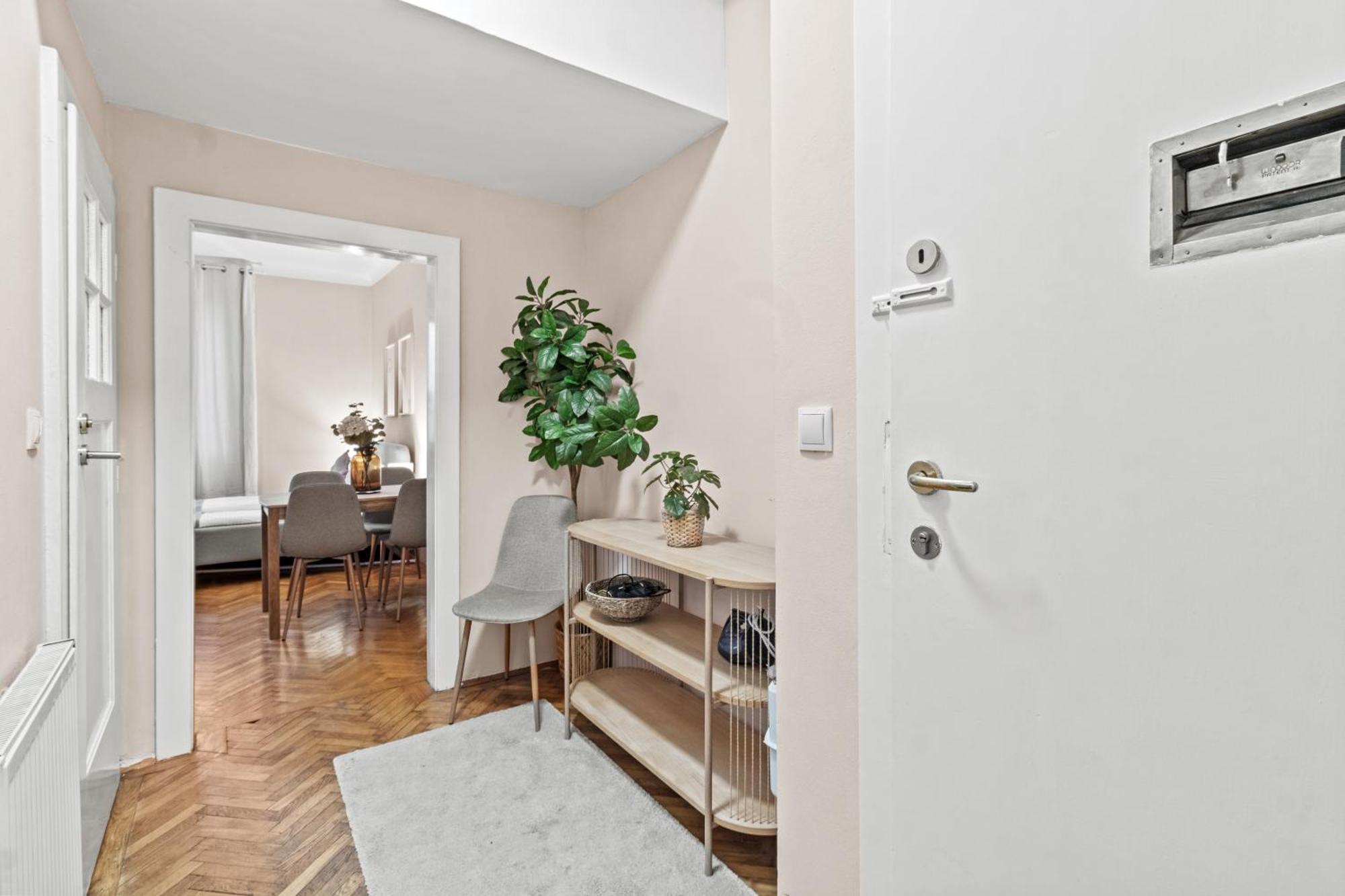Apartment Modern Apartment, 3 Min To 